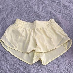 Lululemon Hotty Hot Low Rise 2.5 Inch Short Pale Yellow